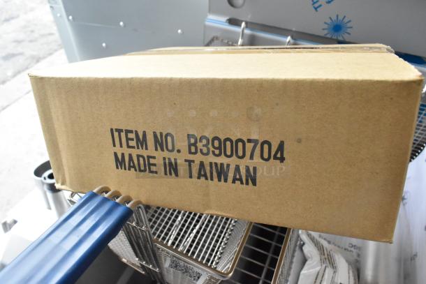 BRAND NEW 2022 Pitco Frialator SG14 stainless steel commercial fryer with 2 metal baskets. Natural gas, 110,000 BTU.