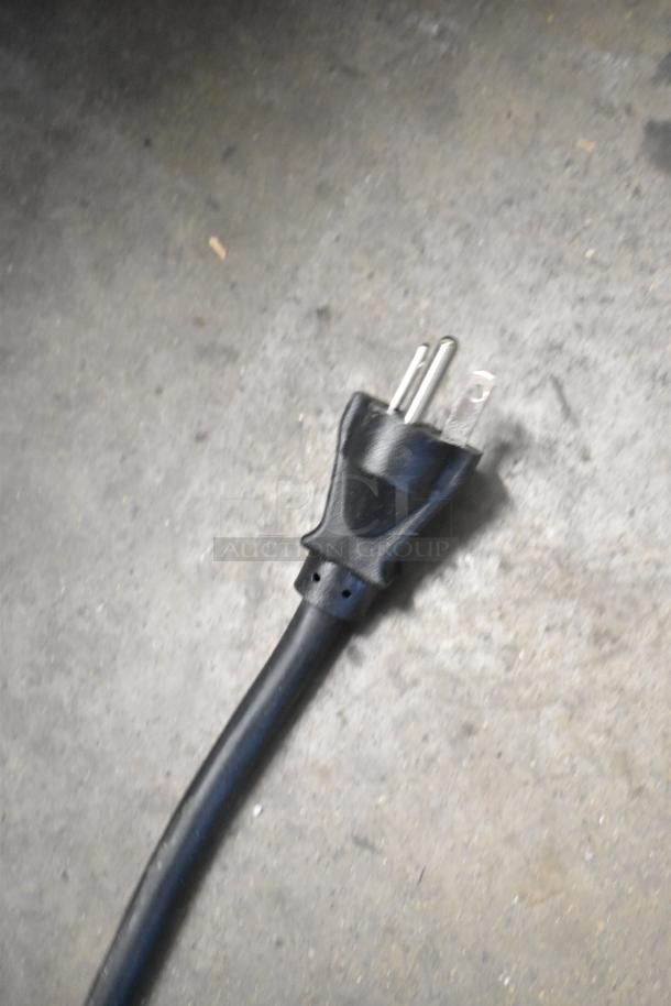 Power plug for Cooking Performance Group CPG 351COHT3A electric countertop convection oven, 110 volts, 1 phase.