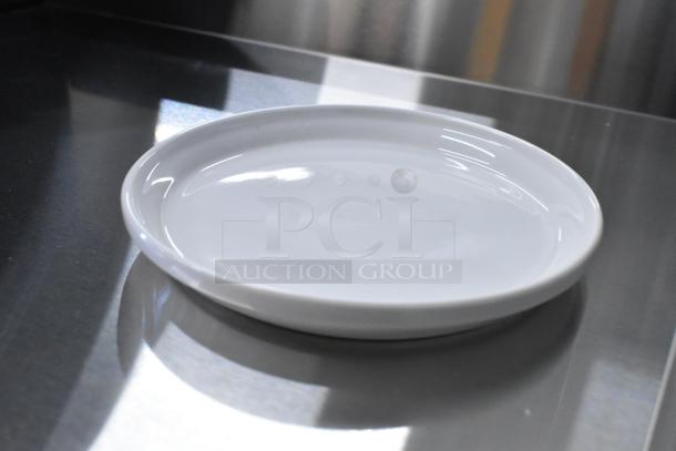 White ceramic plate, part of ITI 10125354 set; scratch and dent condition; smooth surface, no visible logos.