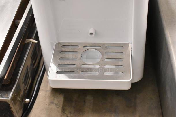 Brand new Vevor BQL-9200ST stainless steel soft serve ice cream machine, 110V, 1 phase, scratch and dent condition.