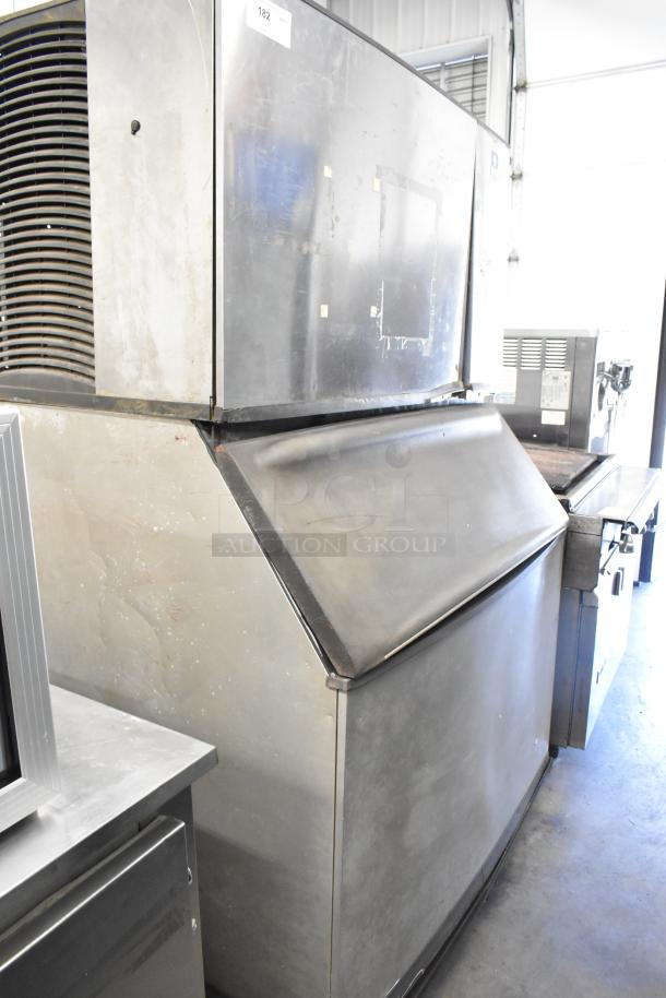 Manitowoc SY1405W stainless steel commercial ice machine head on B970 ice bin. 208-230V, 1 phase. Slight wear, large capacity.