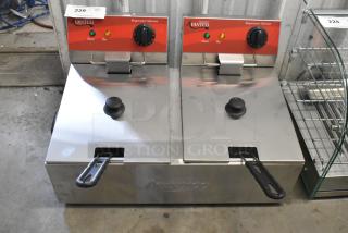 BRAND NEW SCRATCH AND DENT! 2024 Avantco 177F102 Stainless Steel 20 lb. Dual Tank Electric Countertop Fryer w/ 2 Metal Fry Baskets and 2 Lids. 120 Volts, 1 Phase. - Item #1204565