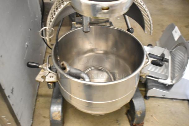 Avantco MX30 commercial 30-quart dough mixer with metal bowl, bowl guard, and dough hook. 120V, 1 Phase. Floor model. Used condition.