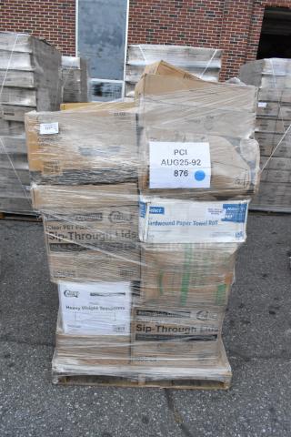 Pallet with 32 new scratch and dent items: produce baskets, paper bags, lids, containers, spoons. Labels indicate various brands and models.