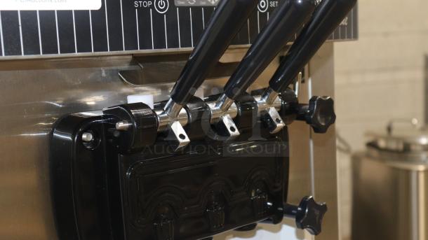 VEVOR YKF-8228H commercial ice cream machine, 3 levers, stainless steel, black knobs, excellent condition, 2200W power.