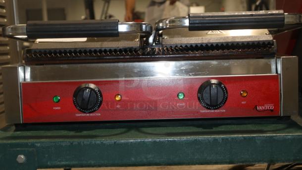 Avantco 177P84 double grooved panini press in very good condition, 120V, red control panel with temperature knobs, tested working.