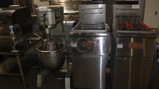 Avantco FF50 Natural Gas Fryer, model 177FF50N, stainless steel, dual basket, labeled, in used condition.