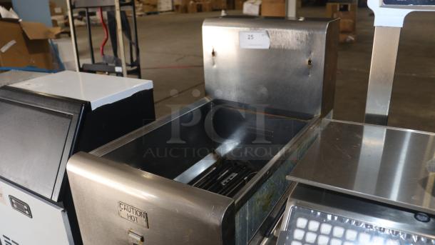 Dean SR14E Super Runner Electric Fryer in stainless steel. Visible "Caution Hot" label. Good condition.