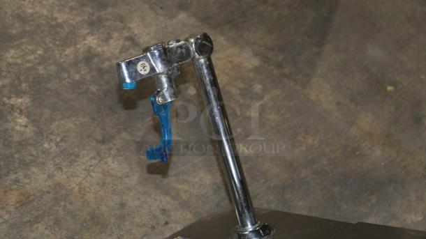 Regency stainless steel water station spout with ice bin and glass filler, model 600diwibf2118, in used condition.
