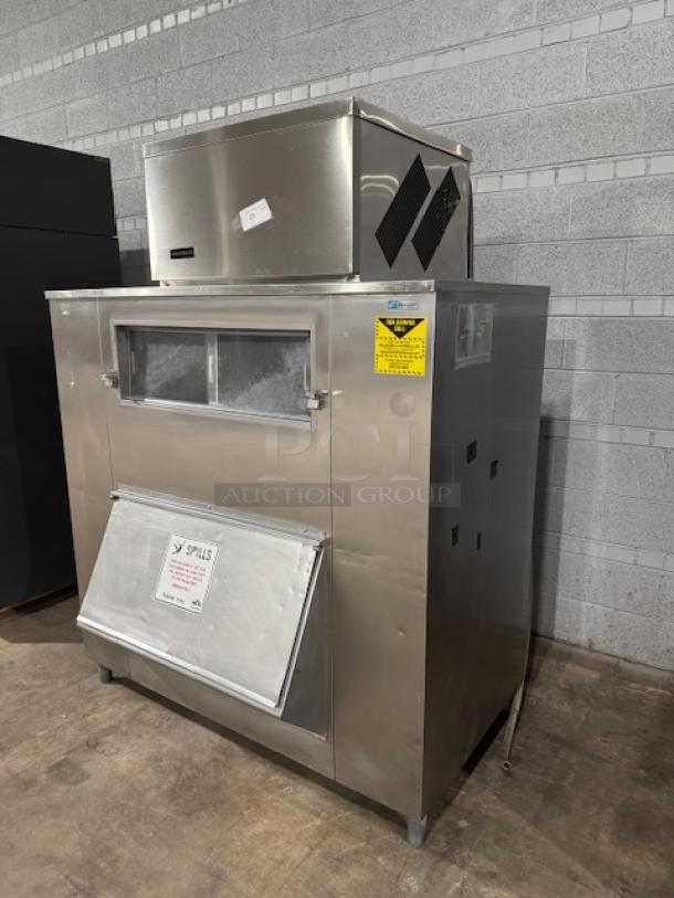 KOLD DRAFT GT351AHK upright ice storage bin; 1000 lbs capacity; stainless steel; tags indicate ice control feature; good condition.