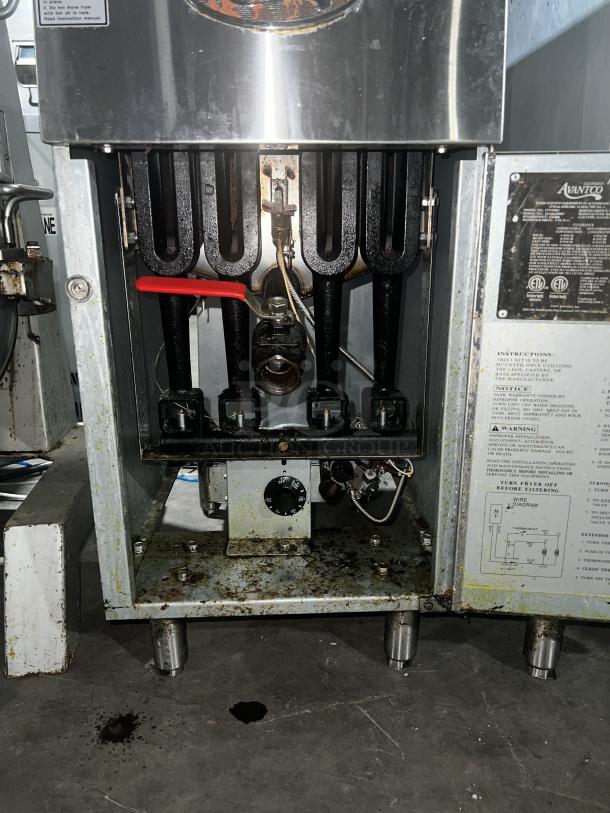 Avantco FF50 natural gas fryer, model 177FF50N. Features visible control panel and instructions. Used condition.