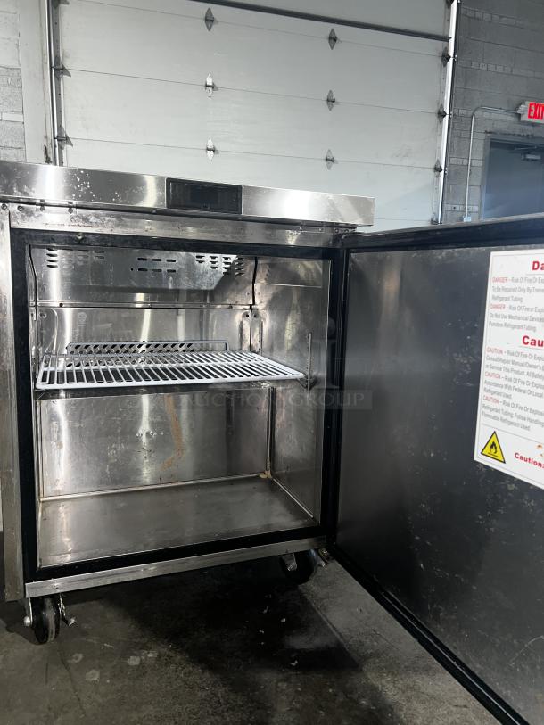 BERG BERS27 sandwich prep table, 8-pan capacity, 1-door, stainless steel, interior shelf included, clean condition.