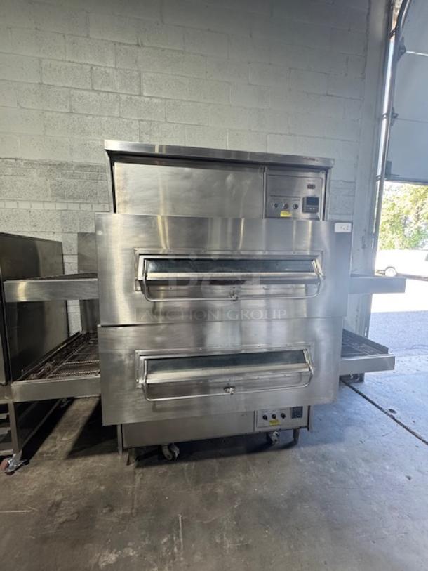 Middleby Marshall PS360Q pizza oven, natural gas, 280/240V single phase, stainless steel, excellent condition, ready to use.