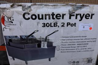 BRAND NEW Cooking Performance Group EF302 30 lb. dual tank electric fryer. Box shows slight wear. 208/240V, 8400/11,000W.