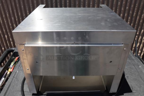 Vollrath JT3H Conveyor Toaster, 3600W, stainless steel, slight scratches and dents, model CT4H-208950, S/N: P104-01859289-003.