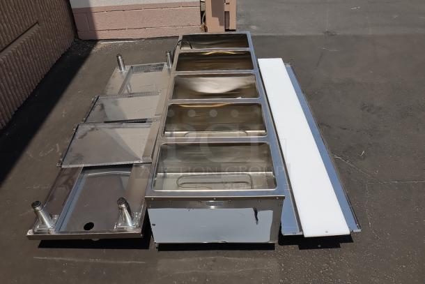ServIt 423EST5WOPB electric steam table, five pan open well, partially enclosed base, new with superficial dents.