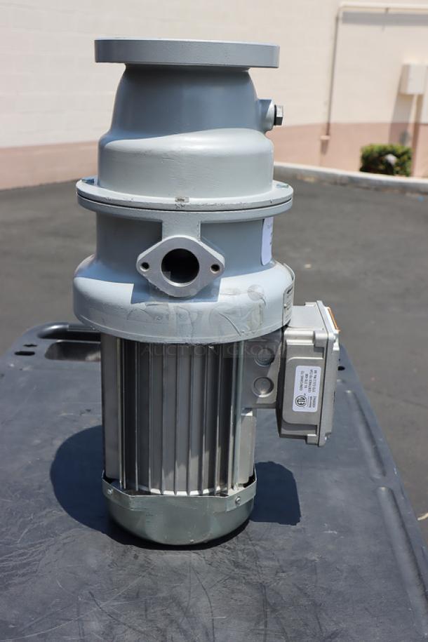 Brand new Hobart FD4/125-1 commercial garbage disposer, 1 1/4 hp, with short upper housing. Minor scratches/scuffs. Serial: 104010862-TBA.