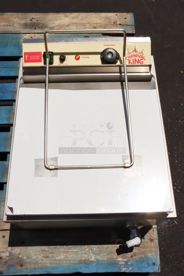 Brand new Carnival King DFC18001 25 lb. funnel cake/donut fryer. Scratch-n-dent, no original packaging. 120V, 1800W.