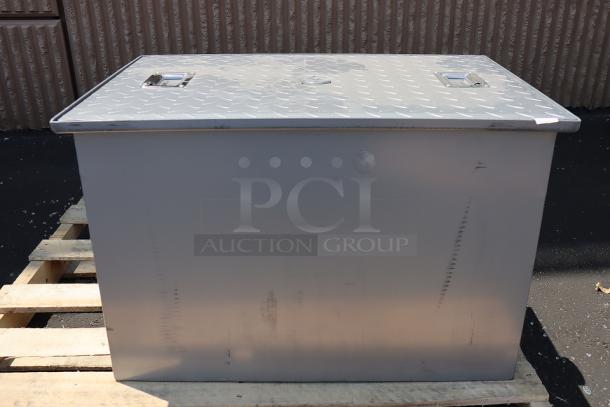 Regency 600GT25 50 lb. grease trap with 25 GPM capacity, non-threaded connections, minor scuffs, all components included.