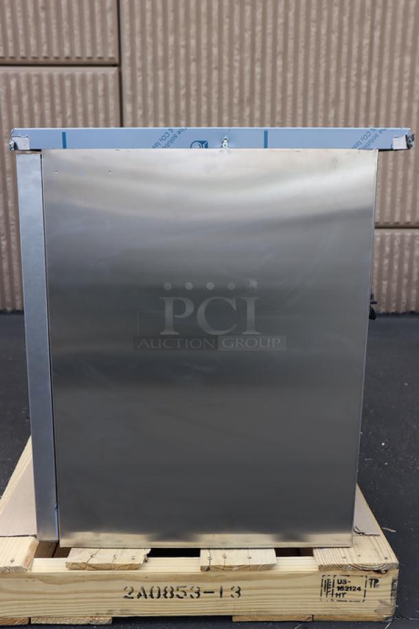 Hoshizaki IM-200BAC 39.5" air-cooled ice machine, stainless steel, regular cube, 188 lb capacity, model shown on wooden pallet.