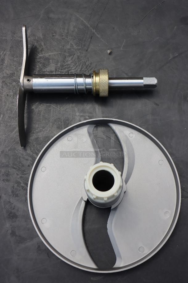 Brand new Avantco 177MX20SKNIF slicer knife assembly for MX20 Series, #12 hub. Pristine condition, out of original packaging.
