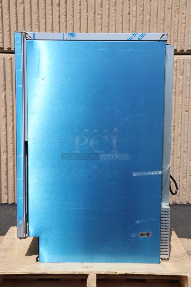 NEW Hoshizaki AM-50BAJA ice machine, air cooled, 51 lb capacity, blue exterior, top hat cube model. Serial: P34626L.