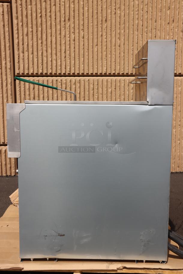 Brand new Avantco EF40-240-3 electric floor fryer, 40 lb. capacity, 240V, 34 Amps, 3 Phase, 14 kW, visible side dent.