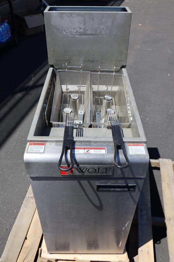 Wolf by Vulcan WF400-1 natural gas floor fryer, 45-50 lb. capacity, 120,000 BTU, model 950WF400N, serial DV 1198655.