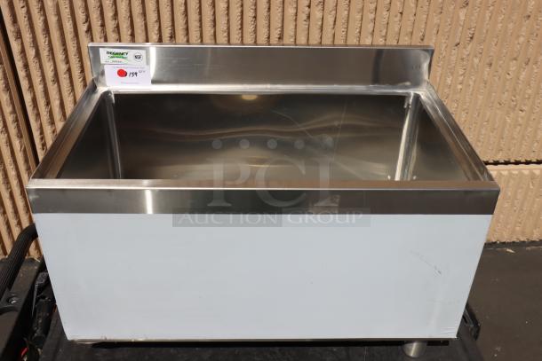 Brand new Regency 600IB1830 18"x30" underbar ice bin, 98 lb capacity. Missing back base, slightly bent backsplash. Tags visible.