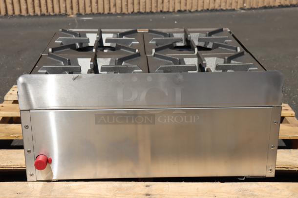 BRAND NEW Cooking Performance Group R-CPG-24-NL 4 Burner Gas Range, 88,000 BTU, minor dents, out of packaging.