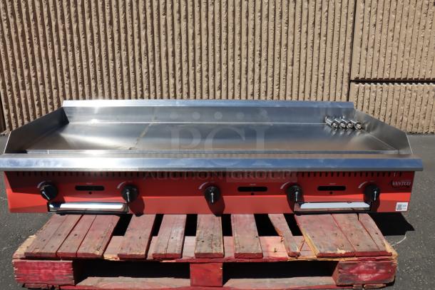 Avantco Chef Series CAG-60-MG 60" gas griddle, 150,000 BTU, manual controls, scratched and dented, on red pallet.