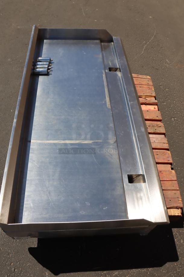 Avantco Chef Series CAG-60-MG 60" gas griddle with manual controls, 150,000 BTU, scratched and dented, no packaging.