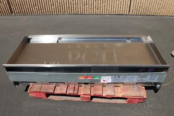 Brand new Avantco Chef Series CAG-60-MG 60" countertop gas griddle, 150,000 BTU, manual controls, scratched, dented.