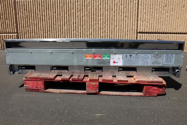 BRAND NEW Avantco CAG-60-MG 60" gas griddle, out of packaging, scratched & dented, 150,000 BTU, serial #972878000003.