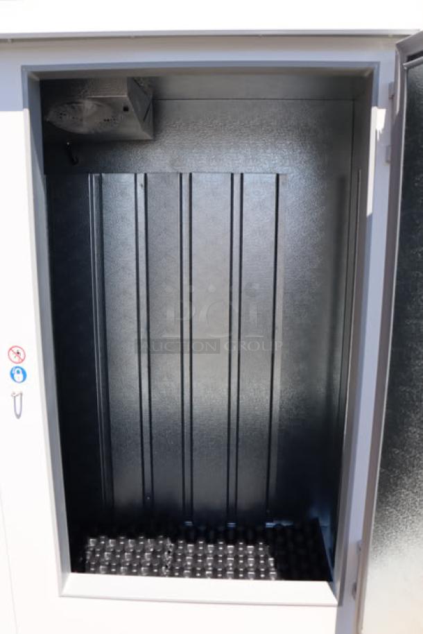 Leer 60AS-R290 ice merchandiser, 73", auto defrost, galvanized steel doors. Scratches, dents, missing power cord. Model: L060UASP.