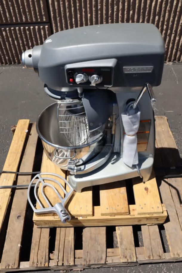 NEW Hobart Legacy+ HL200 20 Qt. Stand Mixer with stainless steel bowl, beater, wire whip, dough hook, #12 hub. Cracked plastic lid.