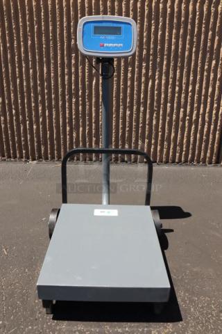 NEW AvaTek FS500TW 500 lb. Digital Receiving Scale with Tower Display. Plastic head grip cracked, neck scratched. Scale only.