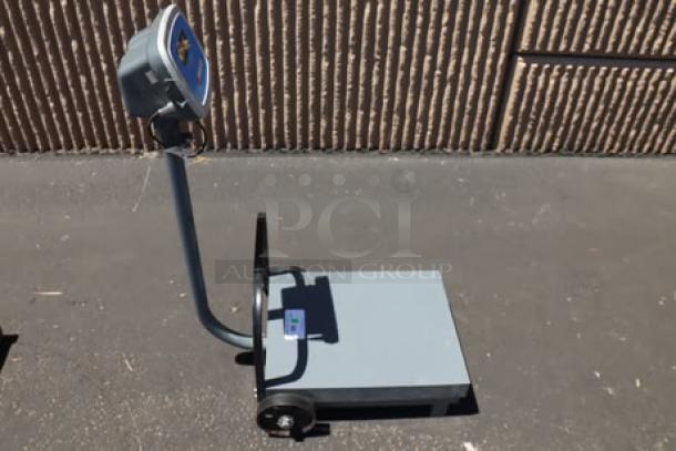 NEW AvaTek FS500TW 500 lb. digital receiving scale with tower display. Plastic head grip cracked, neck scratched. Model 334FS500TW.