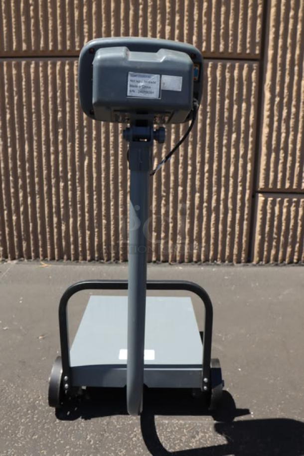 NEW AvaTek FS500TW 500 lb. digital receiving scale with tower display; plastic head grip cracked, neck scratched.