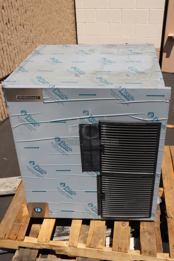 Hoshizaki F-1501MAJ-C cubelet ice machine, 1327 lb capacity, 30" modular, scratched top and side panels, intact internals.