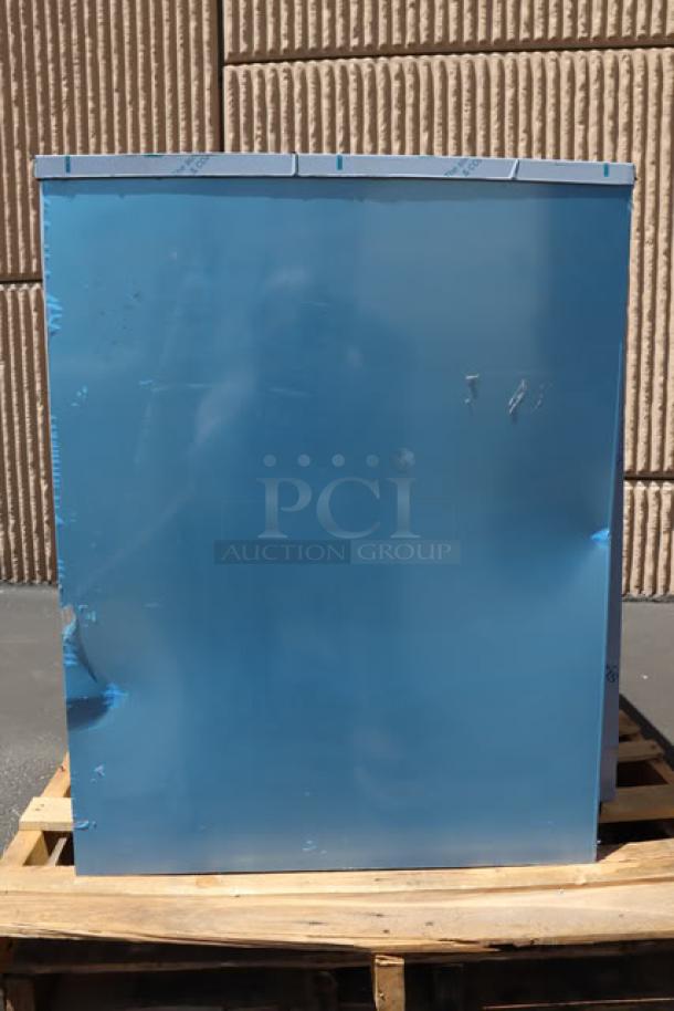 New Hoshizaki F-1501MAJ-C ice machine, 30" air-cooled. Surface scratches, dents; internals intact. 1327 lb. capacity.