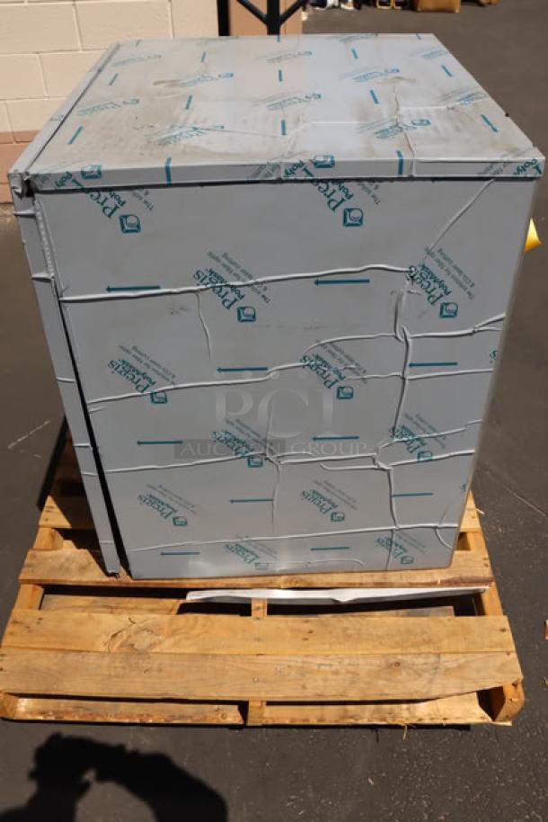 New Hoshizaki F-1501MAJ-C Air Cooled Cubelet Ice Machine, 30", 1327 lb. capacity, panels scratched/dented, internals undamaged.