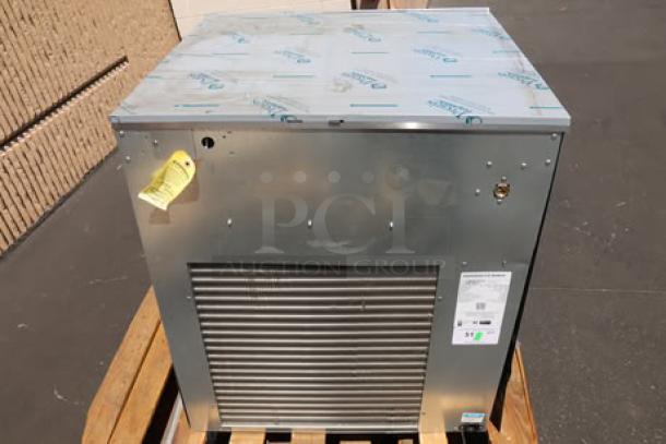 Hoshizaki F-1501MAJ-C Cubelet Ice Machine, 30" modular, 1327 lb capacity. New with scratched panels. Internal components undamaged.