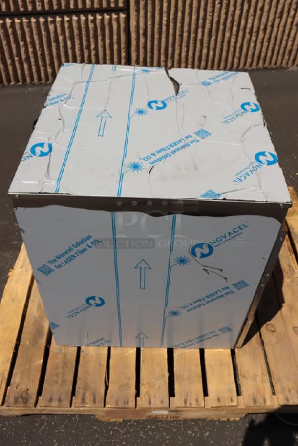Alto-Shaam 500-3D 3 Drawer Warmer in packaging, showing minor scratches and dents; model 208-240V, S/N: 3654740.