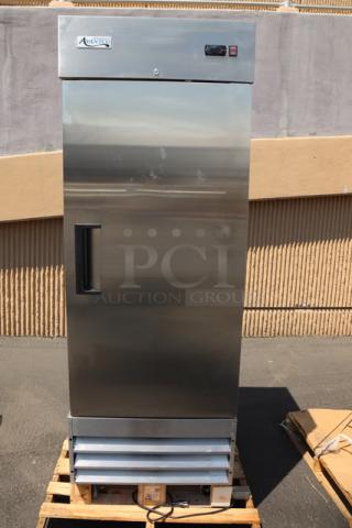 Avantco A-23R-HC 29" solid door refrigerator, 115V, 3.6A, 1 Phase, 348W, new with scratches and dents, S/N: 327762610 9000 2501.