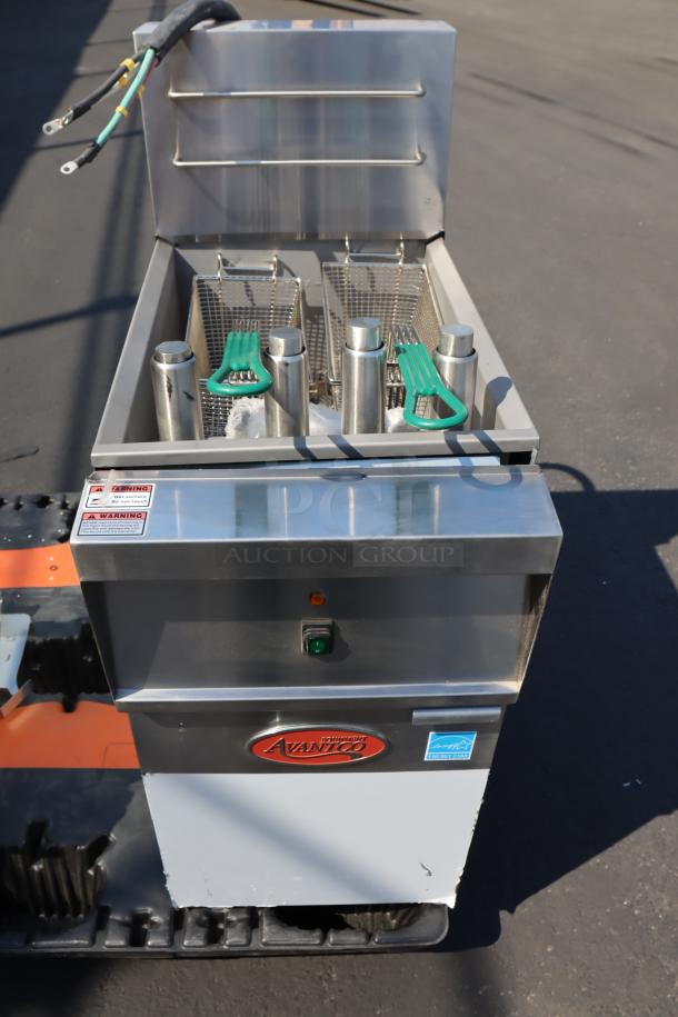 Avantco EF40-208-3 40 lb. electric floor fryer, model 177EF40C, 208V, 3 phase, scratched and dented, new condition.