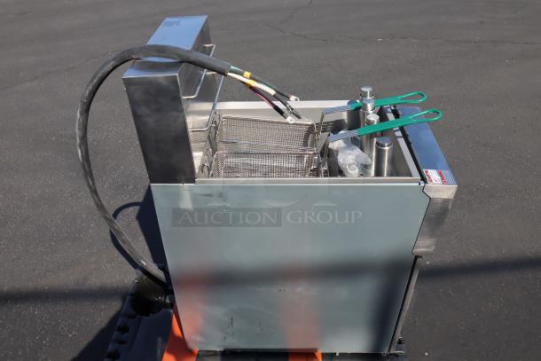 Avantco EF40-208-3 40 lb. Electric Floor Fryer, model 177EF40C. New, unused, with visible scratches and dents.