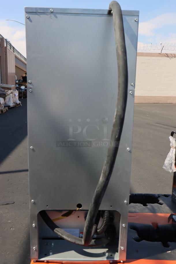 Avantco EF40-208-3 40 lb. Electric Floor Fryer, new, unused, with scratches and dents, 208V, 3 Phase, S/N: 2409092004.