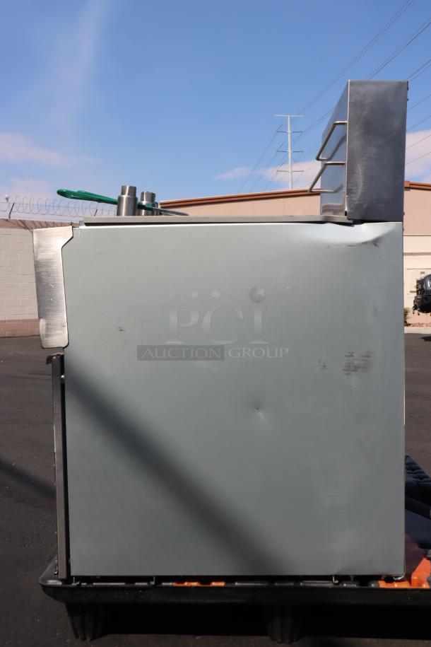 Avantco EF40-208-3 40 lb. Electric Floor Fryer, model 177EF40C. New, unused, with visible scratches and dents.