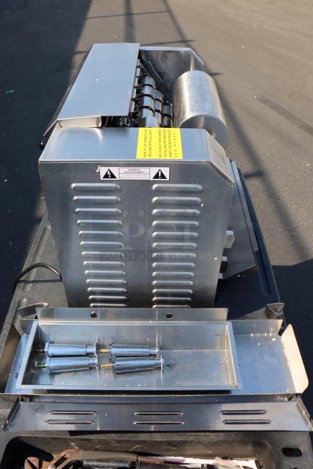 NEW Avantco BT18A Vertical Conveyor Bun Toaster, 120V, 1600W. Unit scratched, dented, possible missing parts. S/N: 2920324184BT18A.